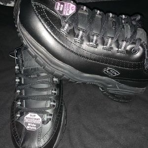 SKETCHERS NON SLIP SNEAKERS